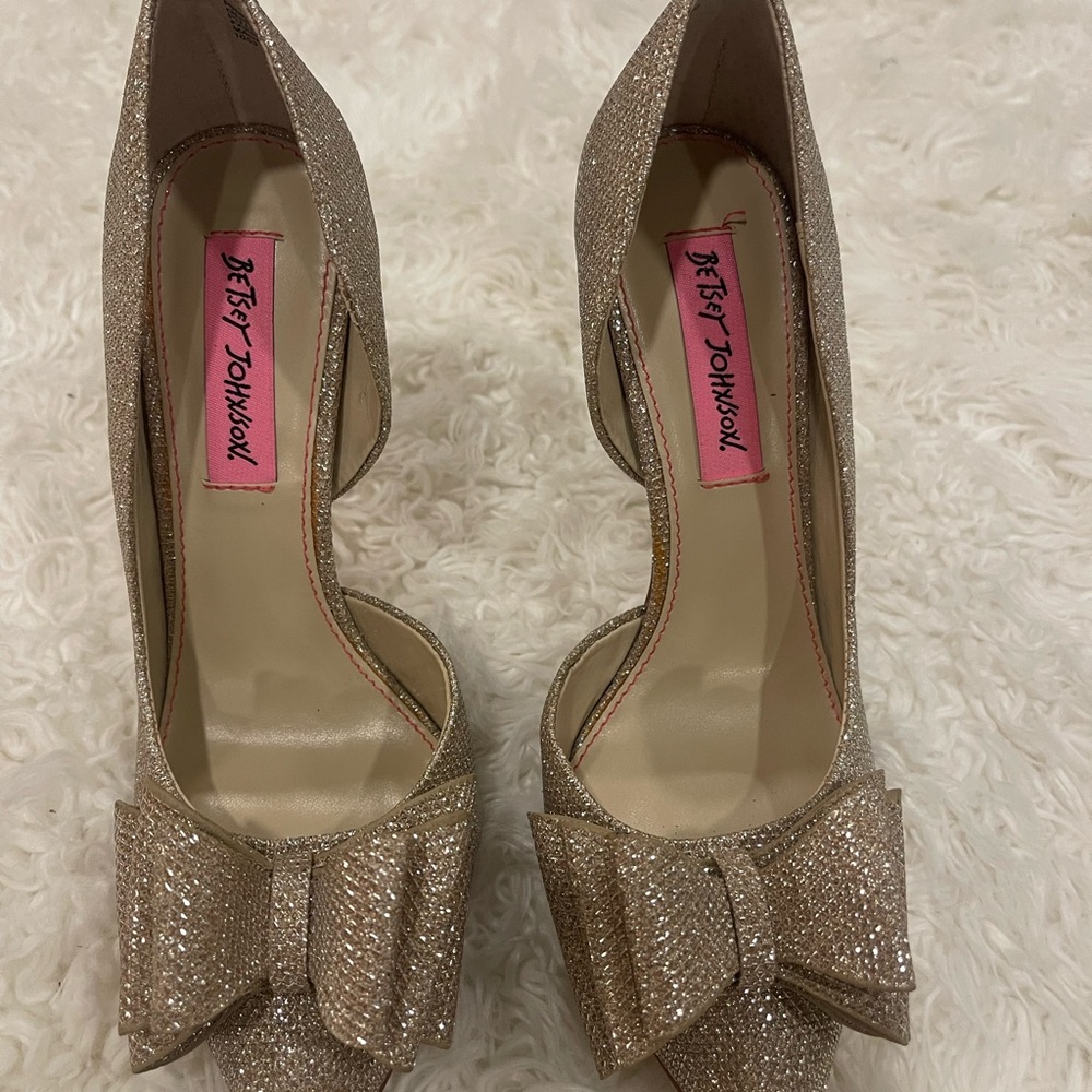 Betsey Johnson Women's Glitter Bow Heels - Gold